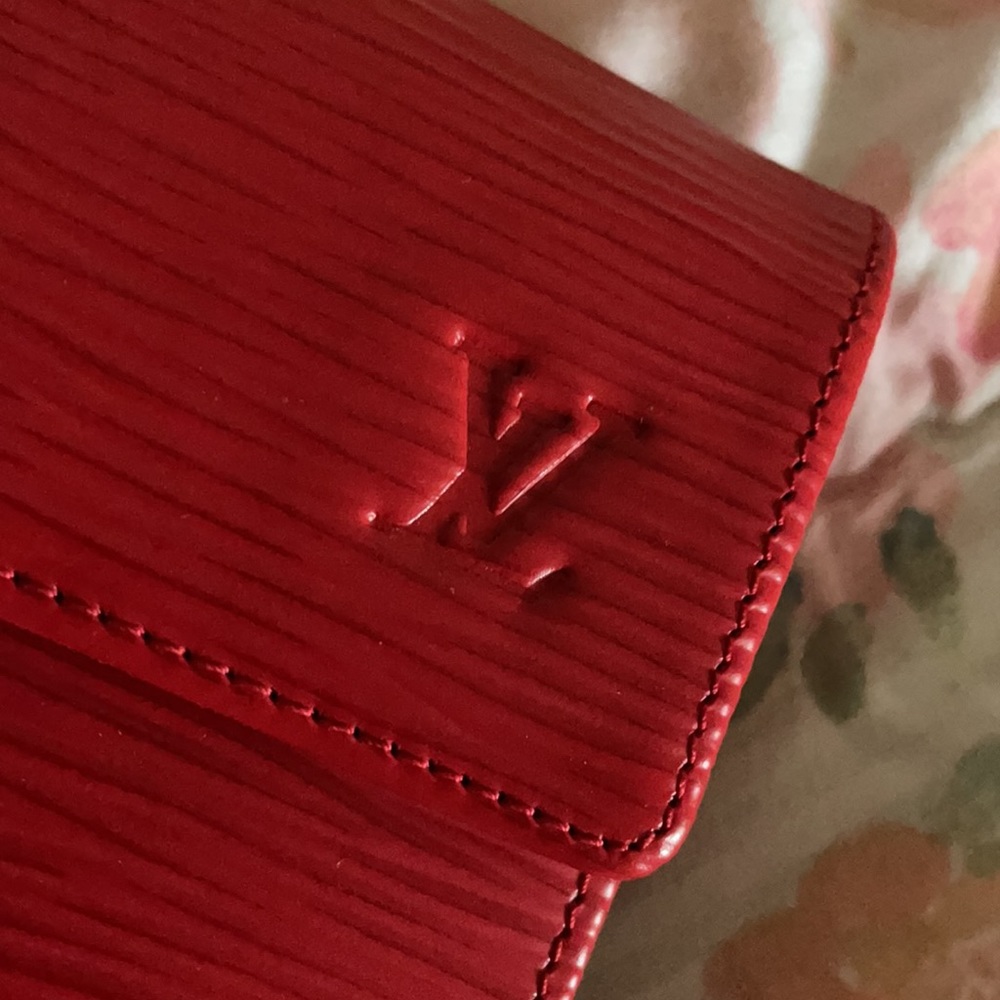 Red wallet - Picture 2 of 3